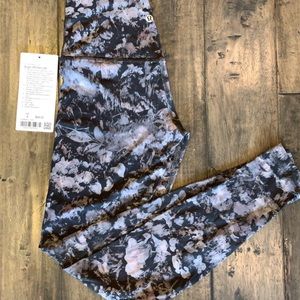Lululemon size 4 Align Tight
